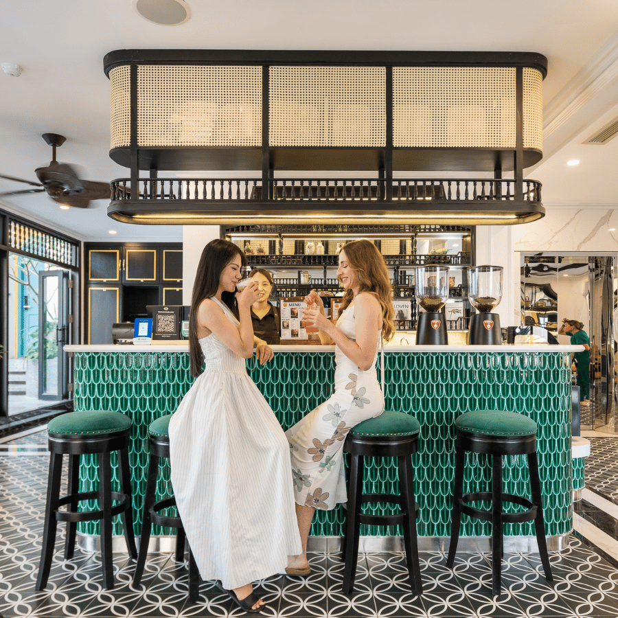 Khách sạn boutique Hội An, khách sạn trong phố cổ Hội An, khách sạn phong cách Đông Dương ở Hội An, khách sạn ở Hội An có quán cà phê, khách sạn ở Hội An gần Chùa Cầu, khách sạn trung tâm Hội An, khách sạn ở Hội An có ban công, khách sạn phong cách ở Hội An, trải nghiệm lưu trú độc đáo ở Hội An, chỗ ở boutique tốt nhất tại Hội An